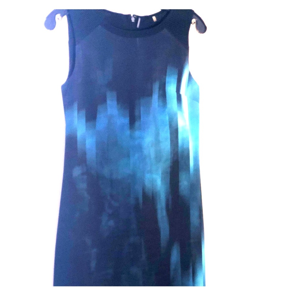 Elie Tahari modern, slim fit, graphic print dress